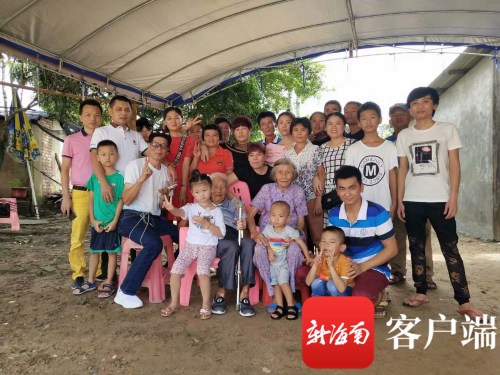 一家人合影,。吳岳文 攝 一家人合影。吳岳文 攝