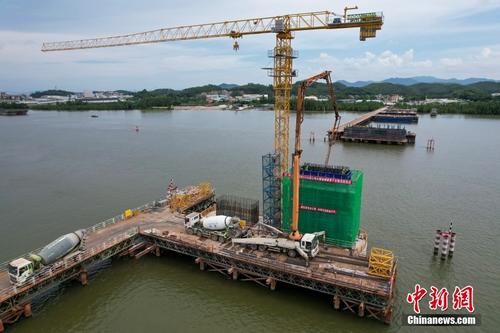 廣東江門潭江特大橋首個主墩完成澆筑