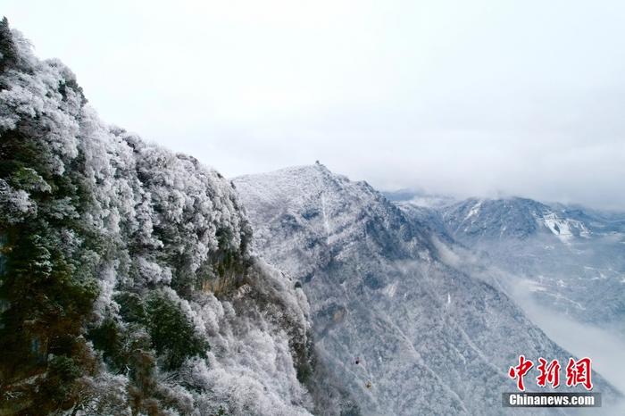 陜西漢中龍頭山銀裝素裹景色如畫(huà)