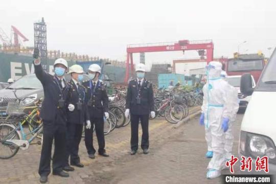 廣州海事部門(mén)緊急救助一名患病外籍船員