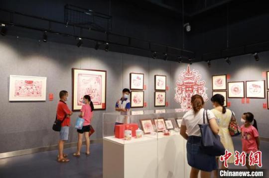 巧剪迎中秋嶺南剪紙藝術(shù)體驗(yàn)受“老廣”追捧