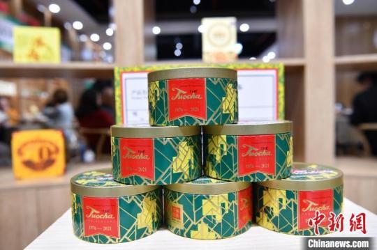 圖為云南沱茶銷法45周年紀念版,?！⑷疥?攝