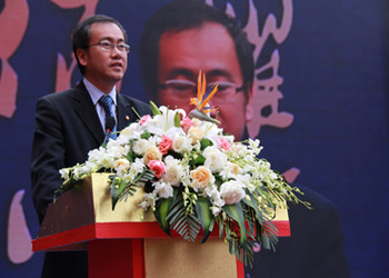 啟動(dòng)儀式上,,張維仁代表省僑聯(lián)對(duì)僑商回歸浙江中心落戶(hù)江干區(qū)表示祝賀。