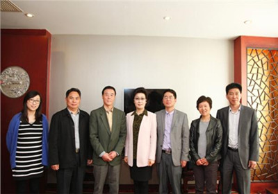 市僑辦領(lǐng)導(dǎo)會(huì)見(jiàn)加拿大蘇州同鄉(xiāng)會(huì)會(huì)長(zhǎng)金錦平(左三)一行