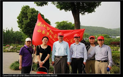 圖為鎮(zhèn)江市僑辦公務(wù)員志愿服務(wù)隊(duì)