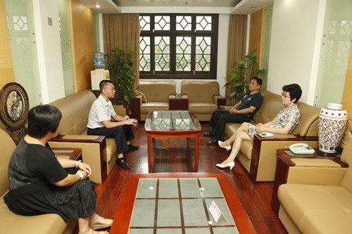 市僑辦領導會見新加坡華僑洪文淵董事長