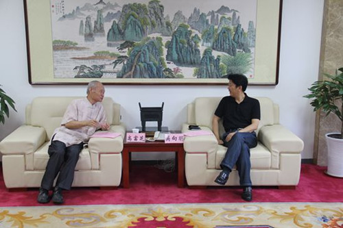省僑聯(lián)黨組成員,、專職副主席吳向明(右)會(huì)見(jiàn)美國(guó)自然醫(yī)學(xué)研究院院士,、
