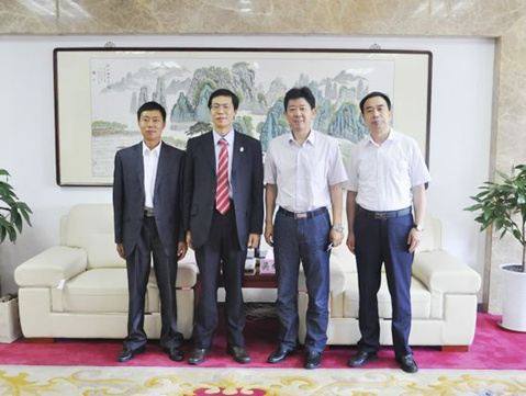 中國(guó)僑網(wǎng)圖為吳向明會(huì)見(jiàn)汪先恩一行