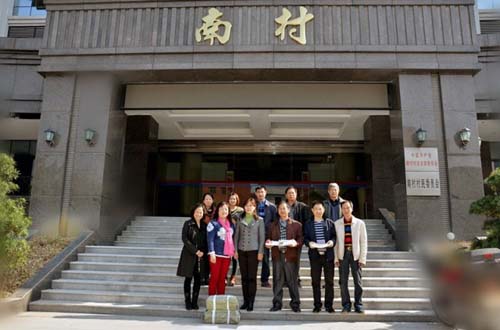 中國(guó)僑網(wǎng)廣州市僑辦向南村農(nóng)村書屋贈(zèng)送一批書籍和書畫用品,。
