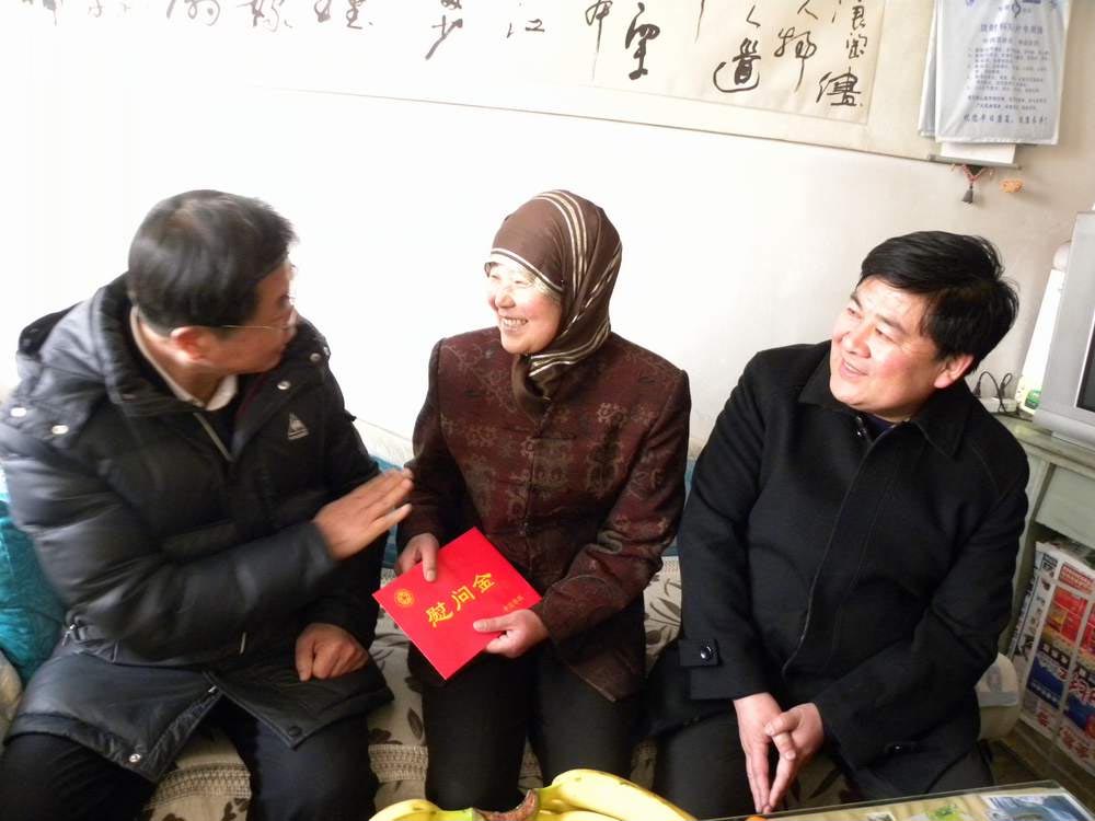 中國僑網(wǎng)慰問沙特僑眷敏秀蘭
