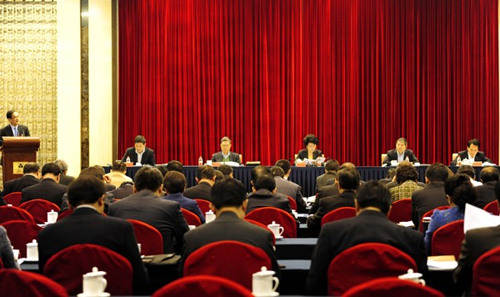 中國僑網(wǎng)1月14日,,全國僑辦主任會議在北京召開,。國務(wù)院僑辦主任裘援平在會上作了工作報告。中新社發(fā) 張勤 攝