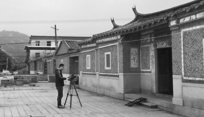 中國僑網(wǎng)李遠山在1974年回鄉(xiāng)建的房子,至今都不顯得老舊,。