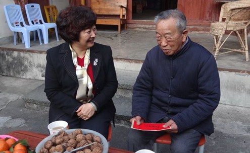 中國僑網(wǎng)楊焱平看望愛國華僑梁金山之子梁有誠,。