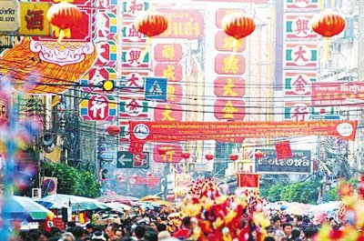 中國(guó)僑網(wǎng)泰國(guó)的春節(jié),,儼然就是中國(guó)年的“翻版”,,“年味”絲毫不遜國(guó)內(nèi)。