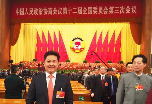 中國(guó)僑網(wǎng)政協(xié)委員朱奕龍參加全國(guó)政協(xié)第十二屆三次會(huì)議,。