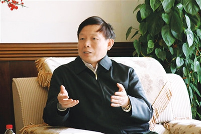中國僑網(wǎng)圖為許小峰,。