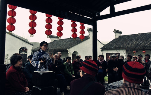 中國(guó)僑網(wǎng)無(wú)錫市朗詩(shī)社區(qū)與30名僑眷相聚探花亭聽(tīng)茶道,。(沈雅萍 攝)
