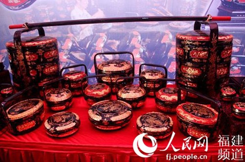 中國僑網(wǎng)永春漆籃工藝把“竹籃打水一場空”變成“竹籃打水水不空”,。過去能夠購置這種盛籃的人家,那可是非富即貴,。