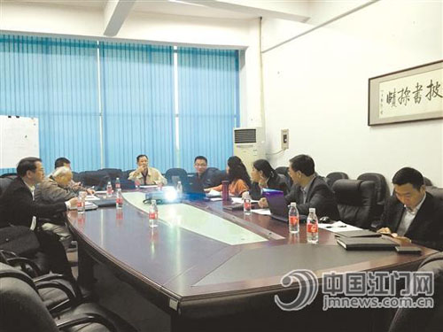 中國僑網“江門故事”組委會組織專家評審征集的作品,。(《江門日報》/趙藝斐 攝)