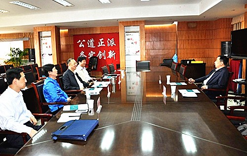 中國僑網(wǎng)安徽省僑聯(lián)黨組成員、專職副主席兼秘書長楊冰與淮北市委常委,、組織部長,、常務(wù)副市長沈光繼座談。