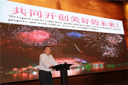 中國僑網(wǎng)鎮(zhèn)江市副市長王常生致歡迎辭