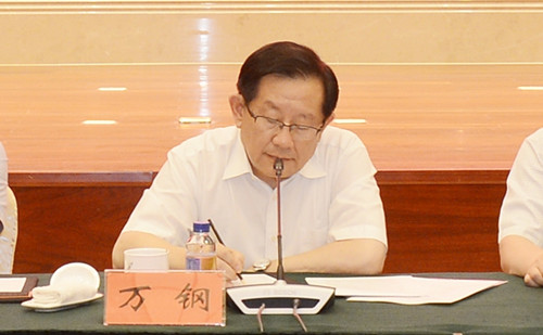 萬鋼講話。