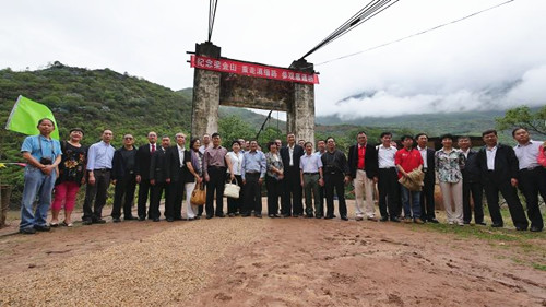 嘉賓參觀惠通橋,。