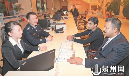 在晉江市青陽街道陽光境外人員服務(wù)中心,外國友人可在此調(diào)解糾紛,,咨詢法律法規(guī),辦理住宿登記,。(陳起拓