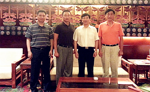 劉方會會見全美山東同鄉(xiāng)會聯(lián)合總會會長于澤偉(左二),、理事長劉鳳強(右一),。