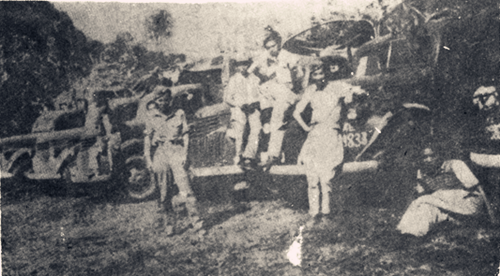 1939年,,南僑機工車隊在滇緬公路上。