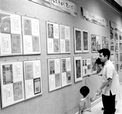 市民攜家?guī)Э谟^展,。(鐘小豐