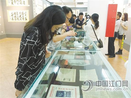 9月21日,,紀念五邑華僑抗戰(zhàn)系列展覽在廣東江門東湖白沙藝苑展出。