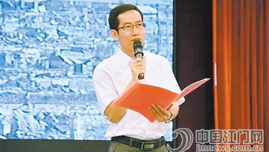 廖欣在講述余志堅(jiān)的故事,。