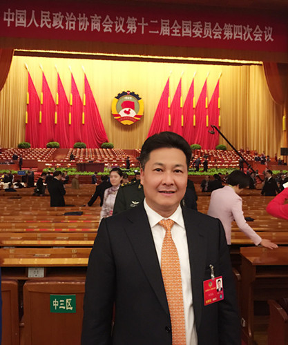 全國政協(xié)委員,,中國僑聯(lián)副主席朱奕龍。