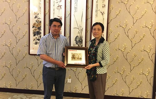 安徽省僑辦副主任黃英會(huì)見(jiàn)代表團(tuán)