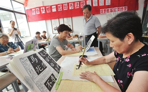 僑眷們完成了8個(gè)課時(shí)的學(xué)習(xí),,順利結(jié)業(yè)。
