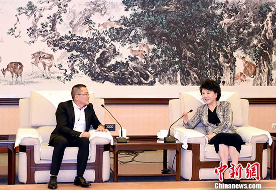 8月15日,,中國國務院僑辦主任裘援平在北京會見法國中法友誼互助協(xié)會一行,。