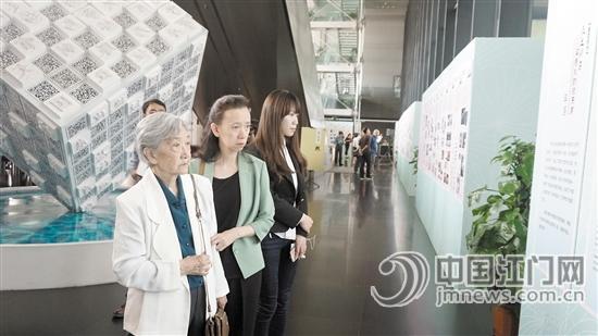 梁家后人在參觀“一門三院士 共筑中國夢”展覽。
