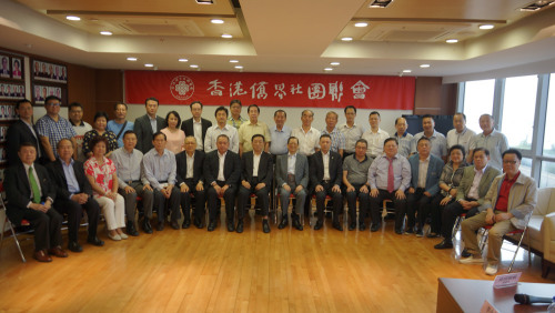 圖:林軍(前排左八),、余國春(前排左七),、陳有慶(前排右八)等與會(huì)者合影