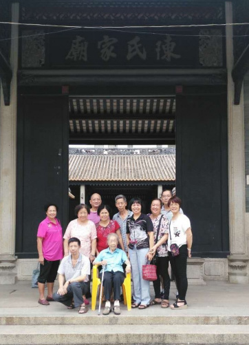 中國(guó)僑網(wǎng)江門旅美鄉(xiāng)親陳仰慈女士回鄉(xiāng)祭祖