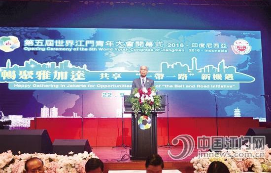 江門市長鄧偉根在開幕式上致辭,。