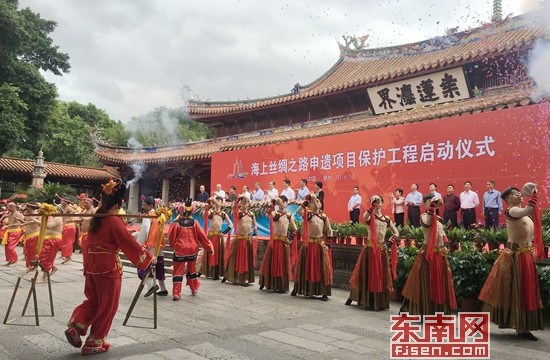 啟動(dòng)儀式伴隨著閩南特色的民俗表演,。