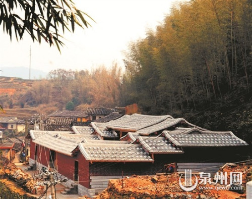 此次入選“全國鄉(xiāng)村旅游扶貧重點村”的永春縣吾峰鎮(zhèn)吾頂村,,保留了一批人文史跡,。圖為梁披云故居,。(梁白瑜