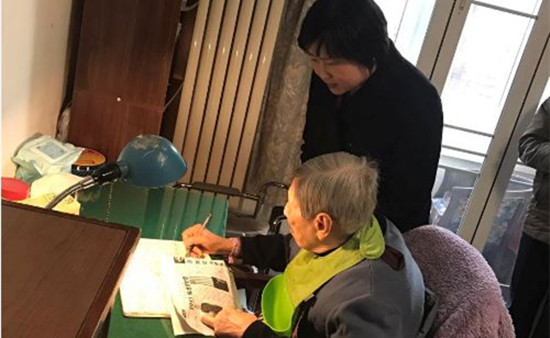 中國僑網(wǎng)慰問英國歸僑,、致公黨天津市委會創(chuàng)會主委遺孀鄭儒宣。