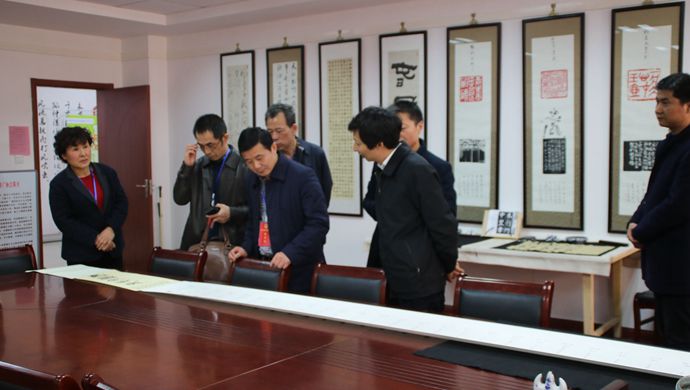 中國僑網(wǎng)參觀社區(qū)歸僑僑眷活動(dòng)陣地