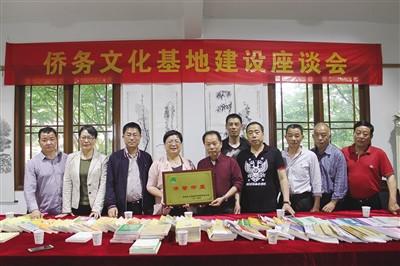 中國(guó)僑網(wǎng)僑務(wù)文化基地建設(shè)座談會(huì)現(xiàn)場(chǎng),。