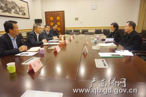 中國僑網廣東省僑辦副主任鄭建民(右一)率調研組赴四川省外僑辦調研,,四川省外僑辦副主任文甦和相關業(yè)務處負責同志與調研組座談交流