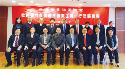 中國僑網(wǎng)資料圖:2012年12月21日,王起鹍(前排左三)陪同廈門市僑聯(lián)拜訪香港僑友,。