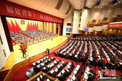 中國(guó)僑網(wǎng)1月26日,福建省十三屆人大一次會(huì)議在福州開幕,。中新社記者 王東明 攝
