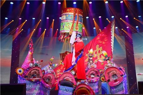 中國僑網(wǎng)圖為廣東省級非遺《沙涌鰲魚舞》表演。(韓輝 攝)